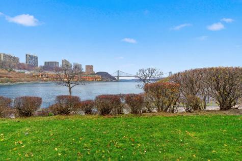119 Hudson Cove Edgewater NJ 07020