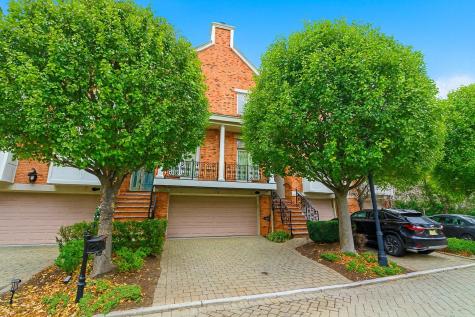 119 Hudson Cove Edgewater NJ 07020