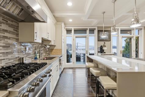 119 Hudson Cove Edgewater NJ 07020