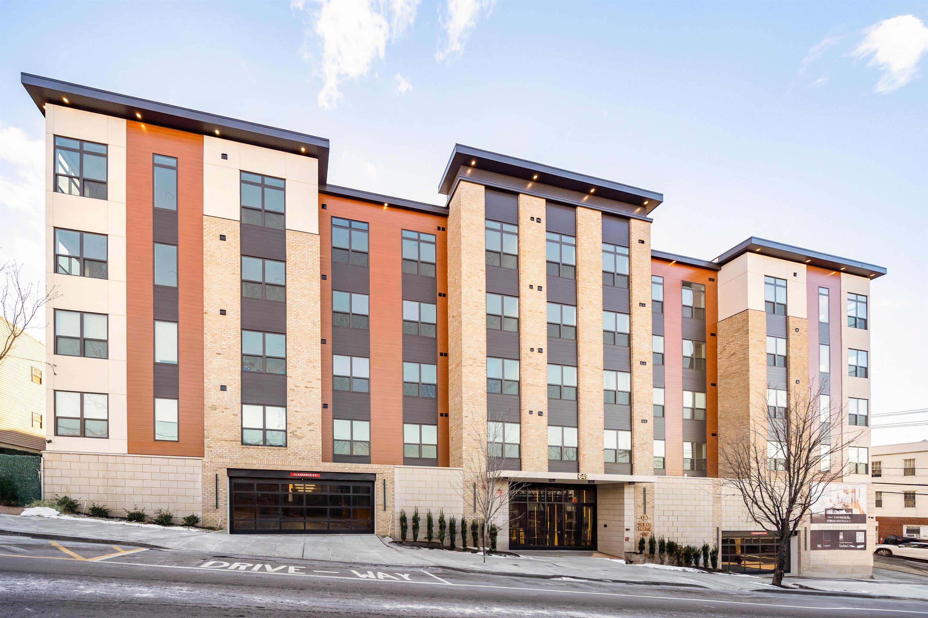 649 38th Street Union City NJ 07087