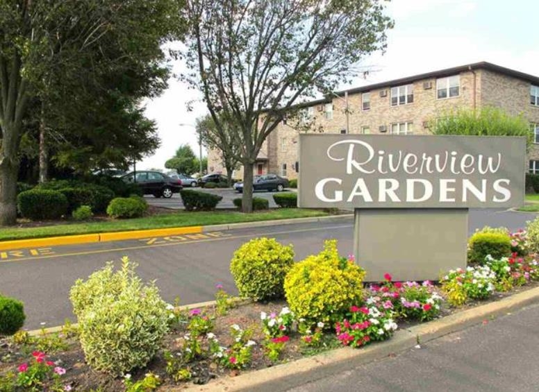 32 Riverview Court Secaucus NJ 07094