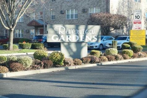 32 Riverview Court Secaucus NJ 07094