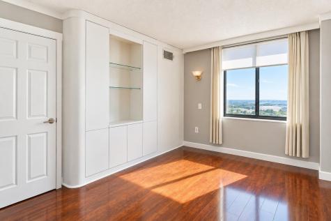 1328 Harmon Cove Tower Secaucus NJ 07094
