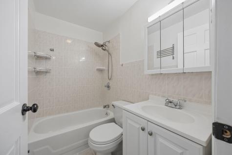 213 48th Street Union City NJ 07087-000