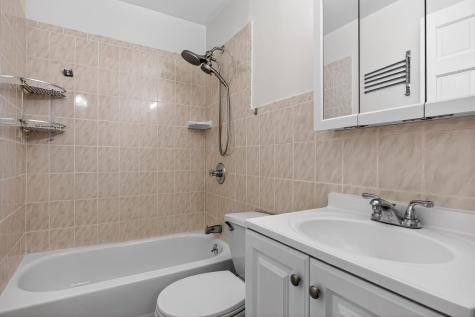 213 48th Street Union City NJ 07087-000
