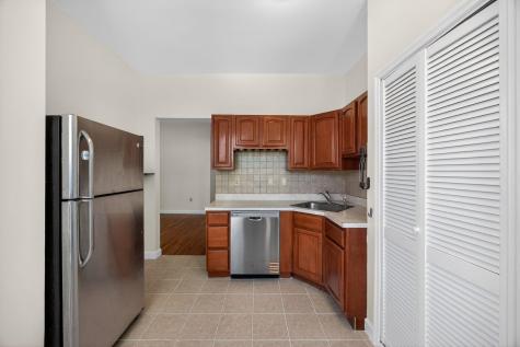 213 48th Street Union City NJ 07087-000