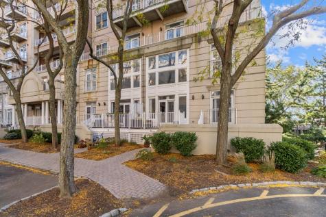 206 Shearwater Court West Jersey City NJ 07304