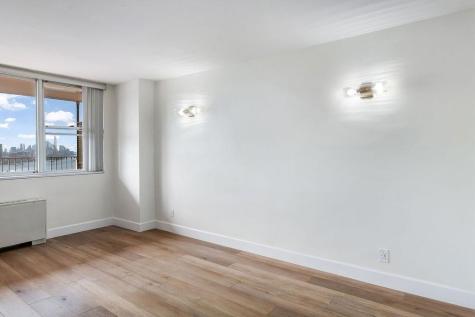 6040 Boulevard East West New York NJ 07093