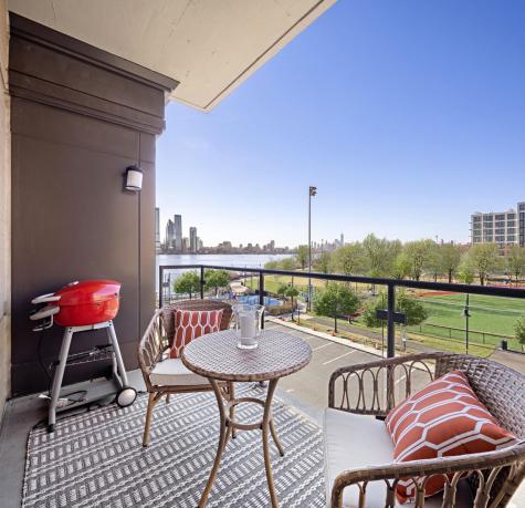 150 Henley Place Weehawken NJ 07086