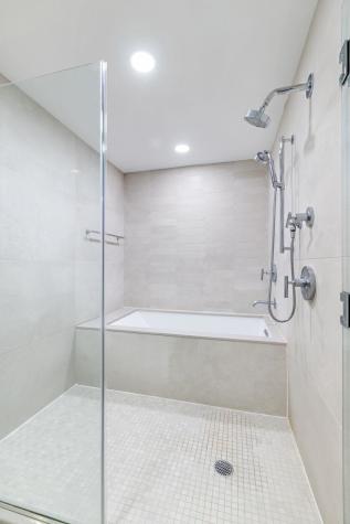 150 Henley Place Weehawken NJ 07086