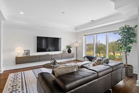 150 Henley Place Weehawken NJ 07086