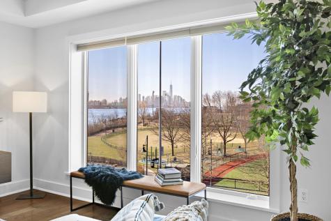 150 Henley Place Weehawken NJ 07086