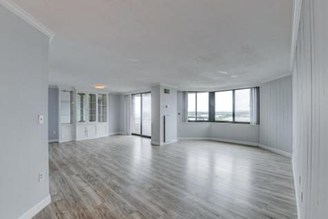 807 Harmon Cove Tower Secaucus NJ 07094