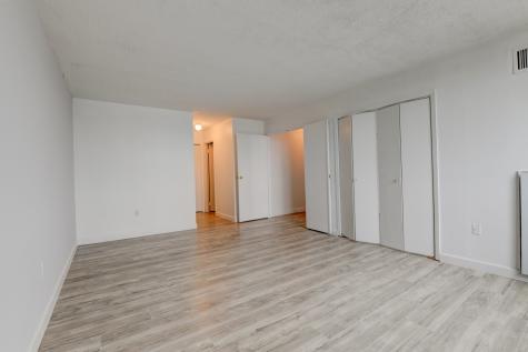 807 Harmon Cove Tower Secaucus NJ 07094