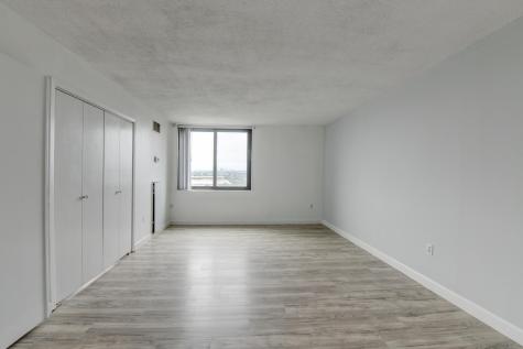 807 Harmon Cove Tower Secaucus NJ 07094