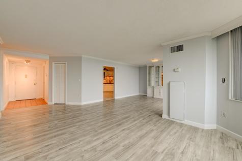 807 Harmon Cove Tower Secaucus NJ 07094