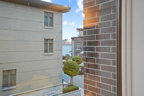 22 Oxford Landing Weehawken NJ 07086