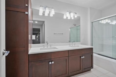 22 Oxford Landing Weehawken NJ 07086