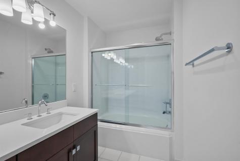 22 Oxford Landing Weehawken NJ 07086