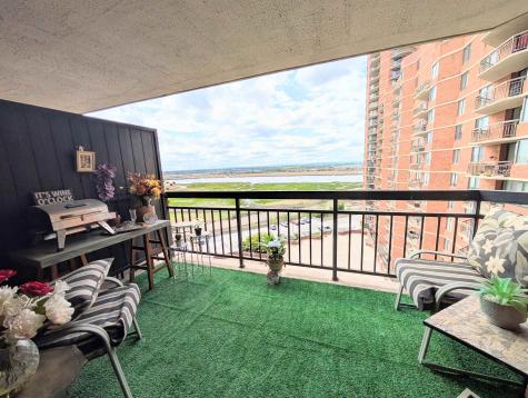 918 Harmon Cove Tower Secaucus NJ 07094