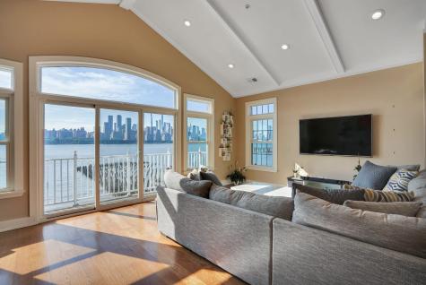 14 Lydia Drive Guttenberg NJ 07093