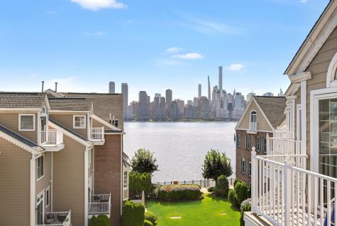 425 Newburgh Court West New York NJ 07093