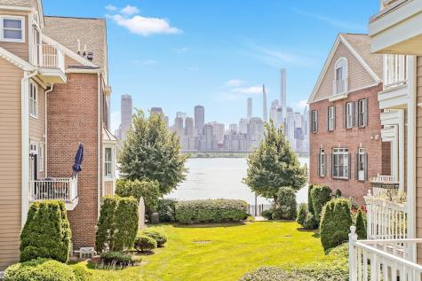 425 Newburgh Court West New York NJ 07093