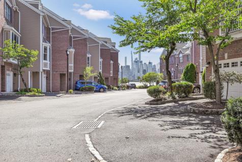 425 Newburgh Court West New York NJ 07093
