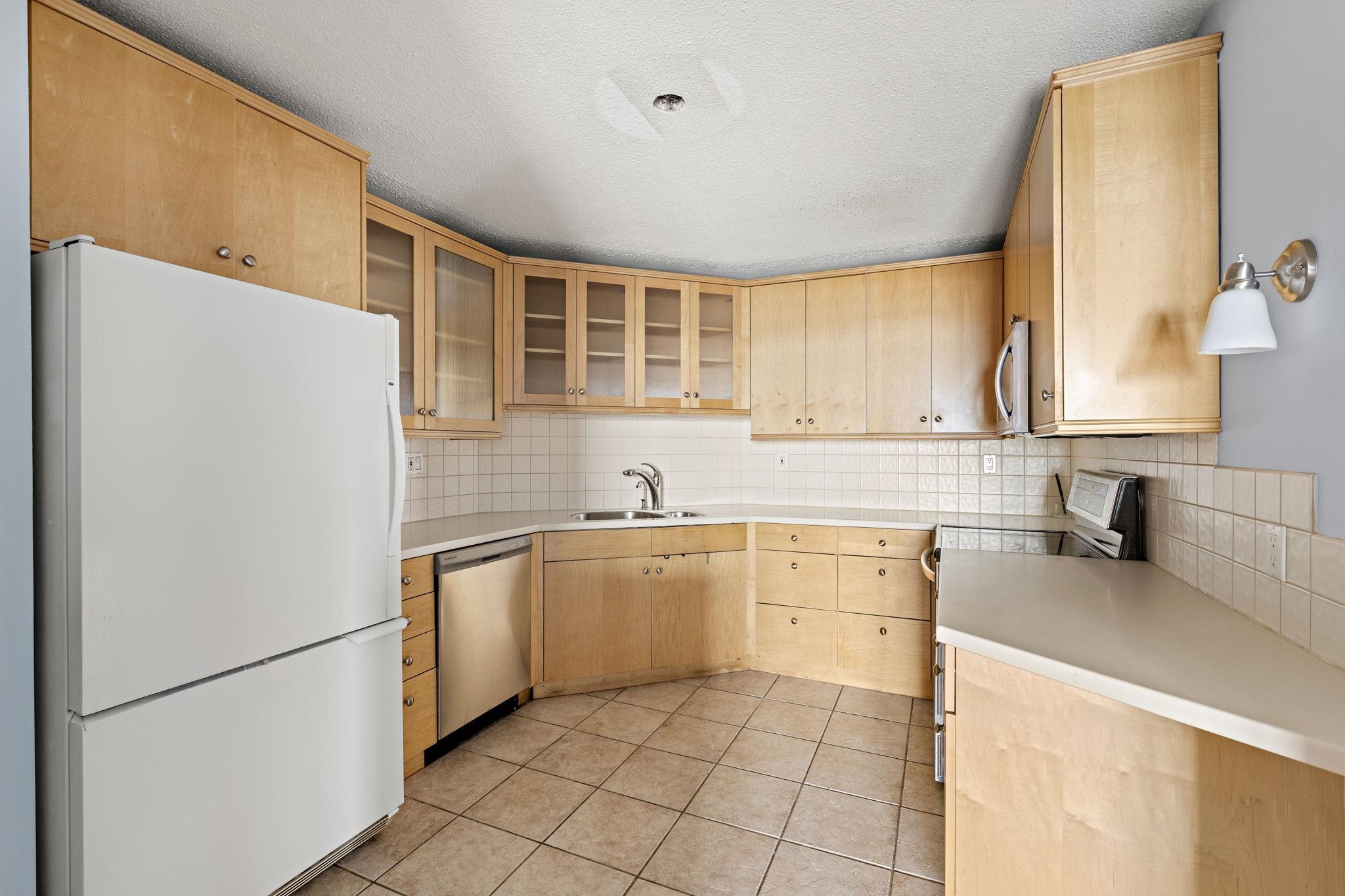 2032 Harmon Cove Tower Secaucus NJ 07094