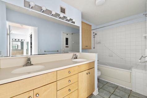 2032 Harmon Cove Tower Secaucus NJ 07094