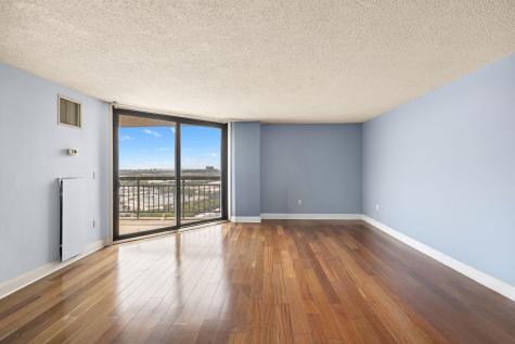 2032 Harmon Cove Tower Secaucus NJ 07094