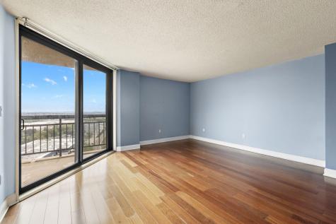 2032 Harmon Cove Tower Secaucus NJ 07094