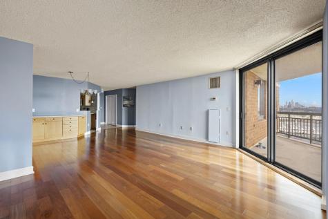 2032 Harmon Cove Tower Secaucus NJ 07094