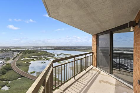 2032 Harmon Cove Tower Secaucus NJ 07094