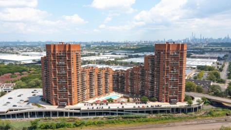 2032 Harmon Cove Tower Secaucus NJ 07094