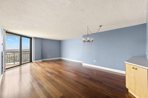 2032 Harmon Cove Tower Secaucus NJ 07094