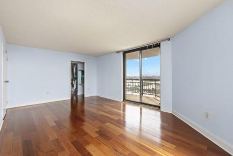 2032 Harmon Cove Tower Secaucus NJ 07094