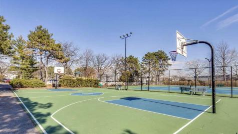 592 Sanderling Court Secaucus NJ 07094