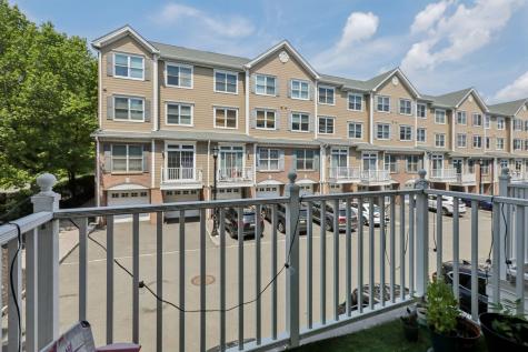 351 Oswego Court West New York NJ 07093