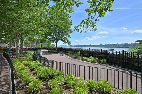 7004 Boulevard East Guttenberg NJ 07093