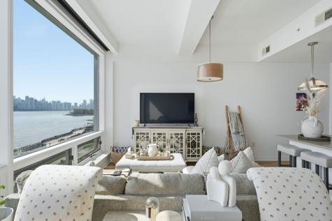 9 Somerset Lane Edgewater NJ 07020