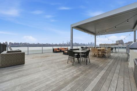 9 Somerset Lane Edgewater NJ 07020