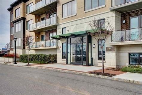 250 Henley Place Weehawken NJ 07086