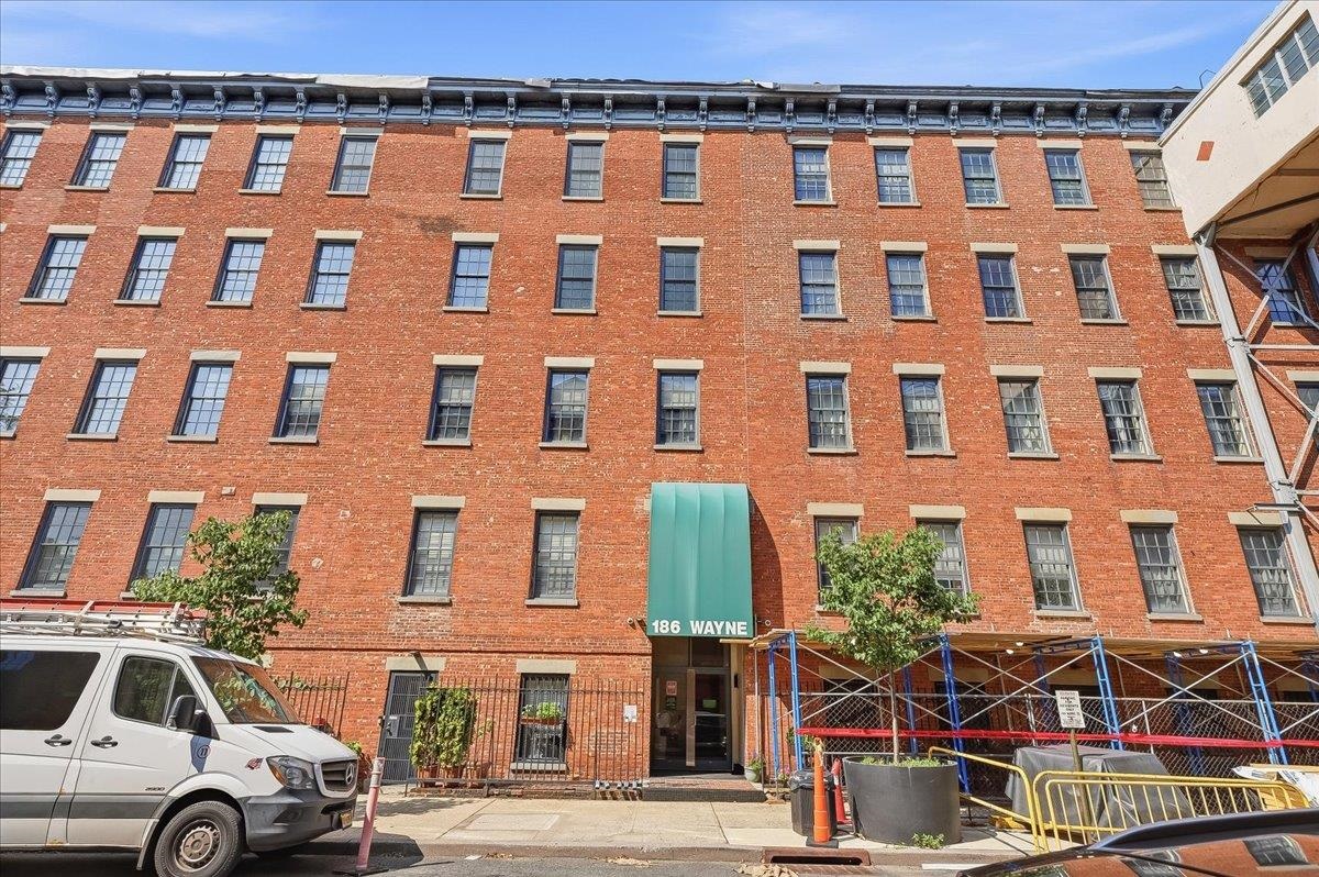186 Wayne Street Jersey City NJ 07302