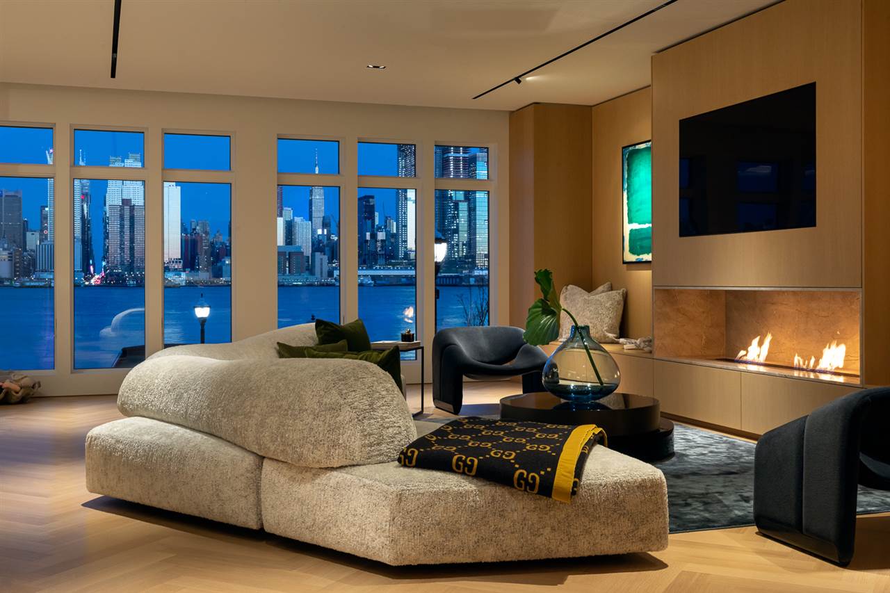 Th12 Henley Place Weehawken NJ 07086
