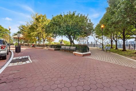 6045 Boulevard East West New York NJ 07093
