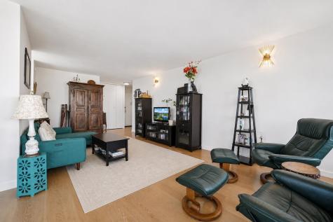 6050 Boulevard East West New York NJ 07093