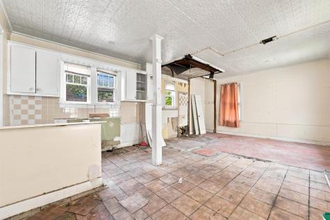 913 Summit Avenue Union City NJ 07087