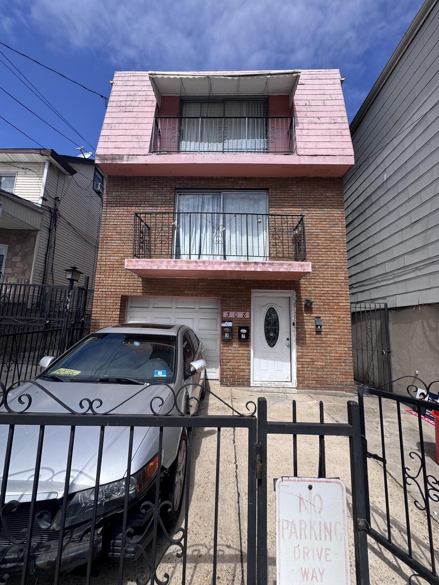 308 5th Street Union City NJ 07087