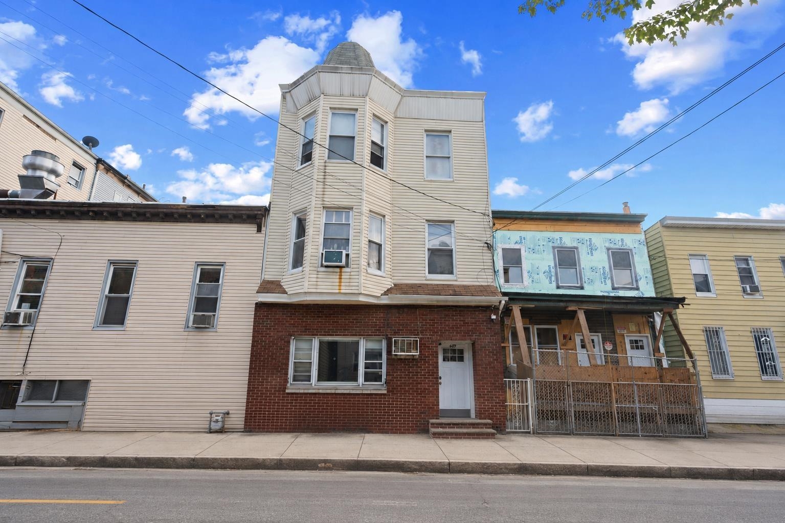 609 38th Street Union City NJ 07087